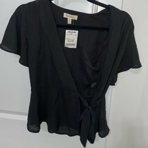 Men’s wrap around top